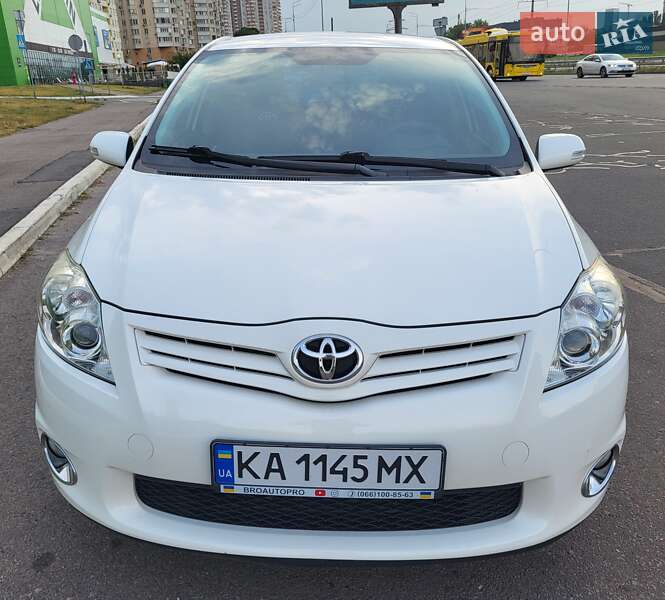 Хэтчбек Toyota Auris 2011 в Киеве