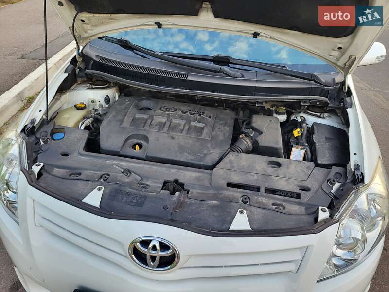 Хэтчбек Toyota Auris 2011 в Киеве
