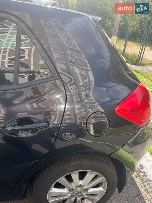 Хэтчбек Toyota Auris 2007 в Киеве