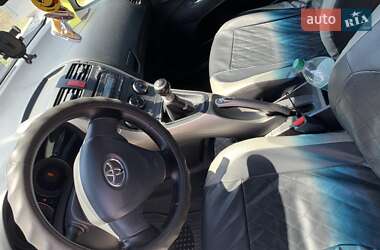 Хэтчбек Toyota Auris 2009 в 