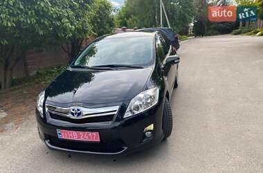 Хэтчбек Toyota Auris 2011 в 