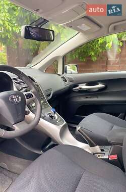 Хэтчбек Toyota Auris 2011 в 