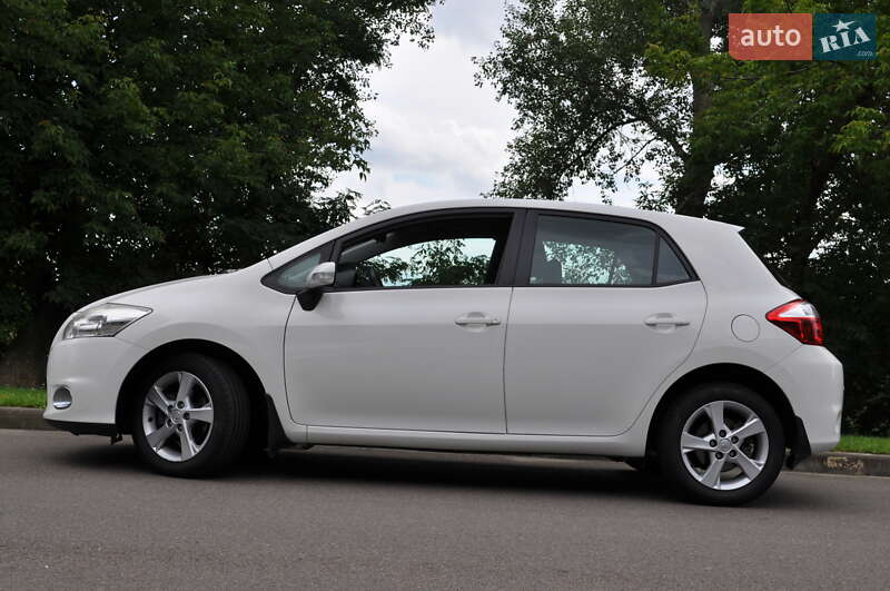 Хэтчбек Toyota Auris 2011 в Киеве