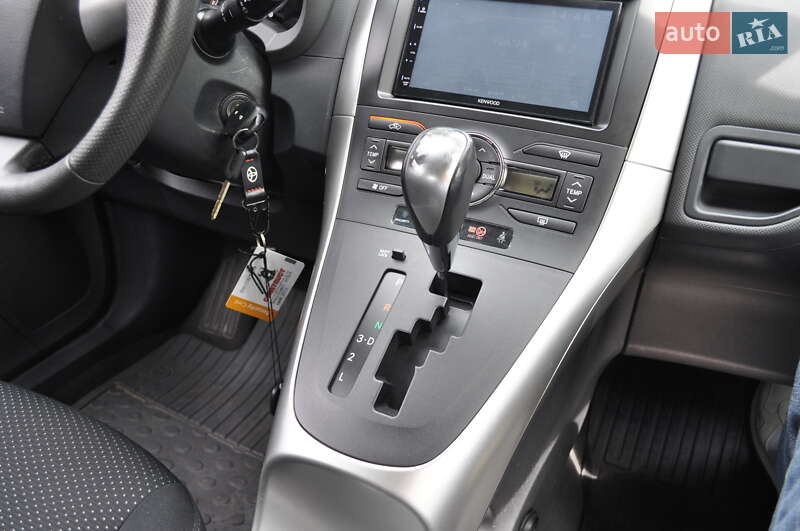 Хэтчбек Toyota Auris 2011 в Киеве