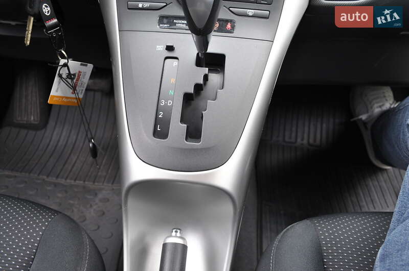 Хэтчбек Toyota Auris 2011 в Киеве