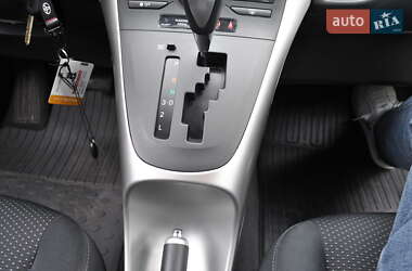 Хэтчбек Toyota Auris 2011 в 