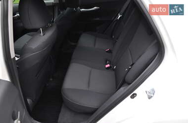 Хэтчбек Toyota Auris 2011 в 