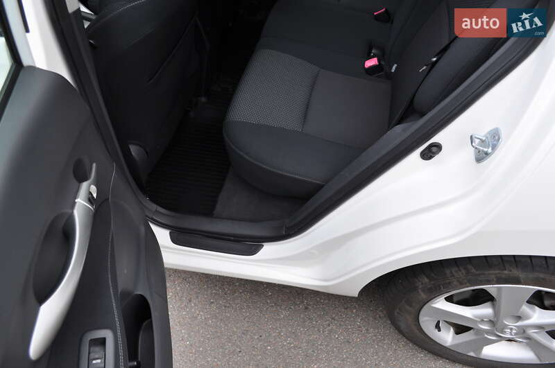 Хэтчбек Toyota Auris 2011 в Киеве