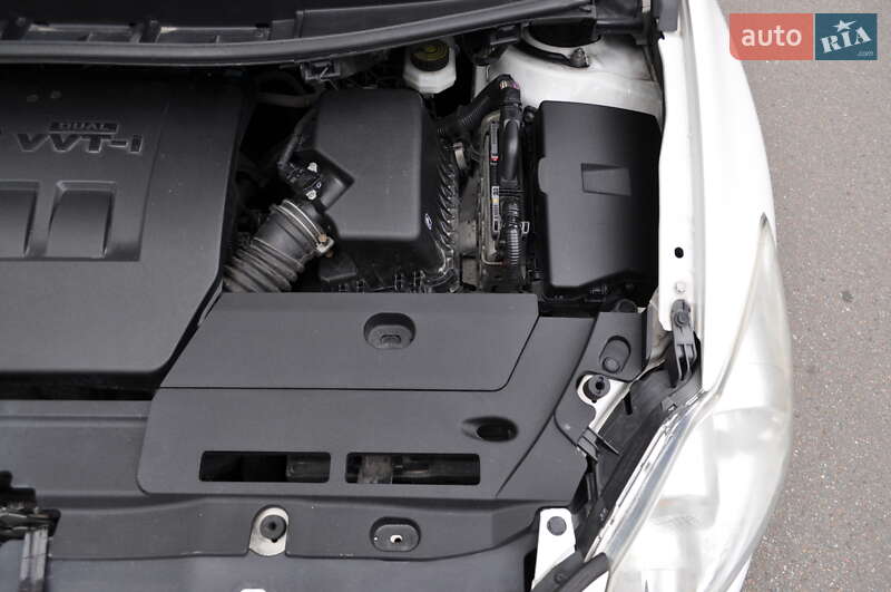 Хэтчбек Toyota Auris 2011 в Киеве