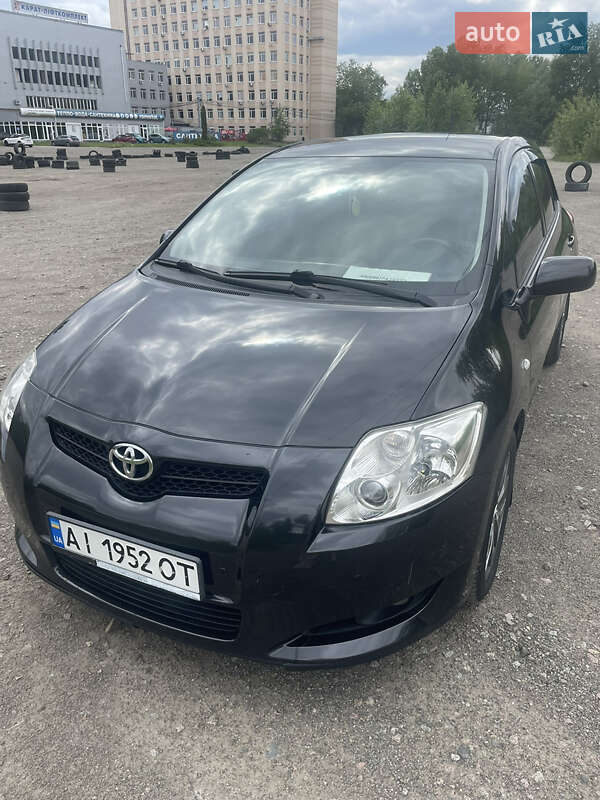 Хетчбек Toyota Auris 2008 в 