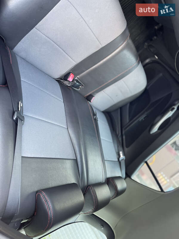 Хетчбек Toyota Auris 2011 в Львові