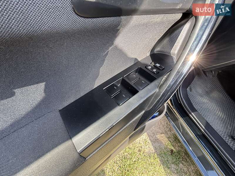 Универсал Toyota Auris 2015 в Ахтырке