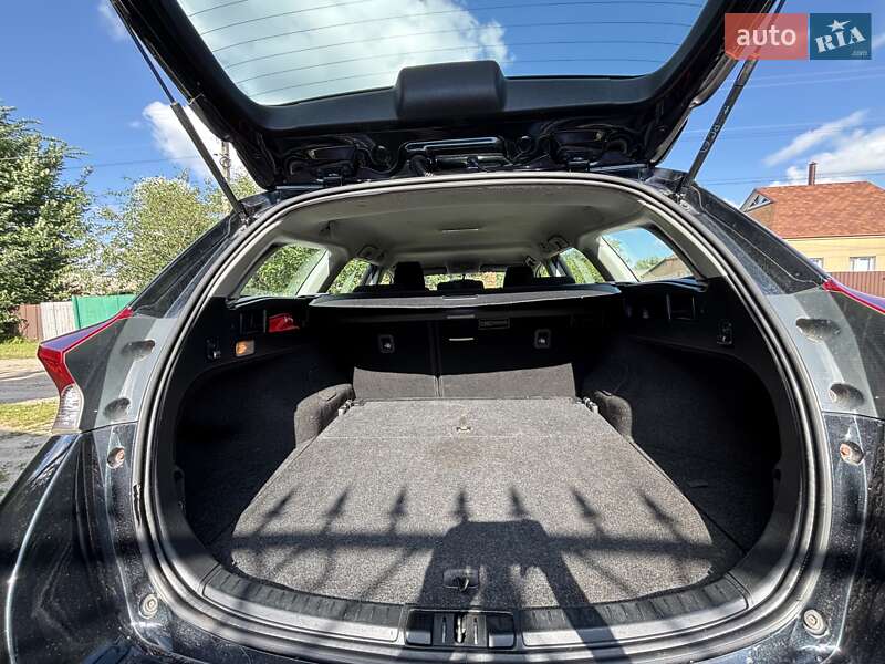 Универсал Toyota Auris 2015 в Ахтырке