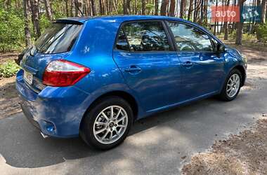 Хетчбек Toyota Auris 2010 в 