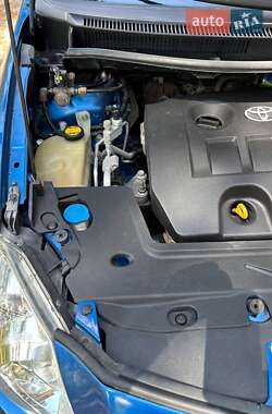Хетчбек Toyota Auris 2010 в 