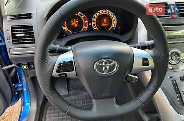 Хетчбек Toyota Auris 2010 в 