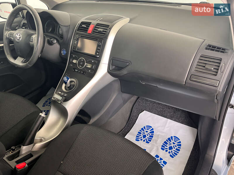 Хэтчбек Toyota Auris 2012 в Львове