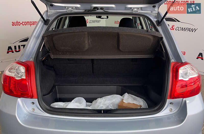 Хэтчбек Toyota Auris 2012 в Львове