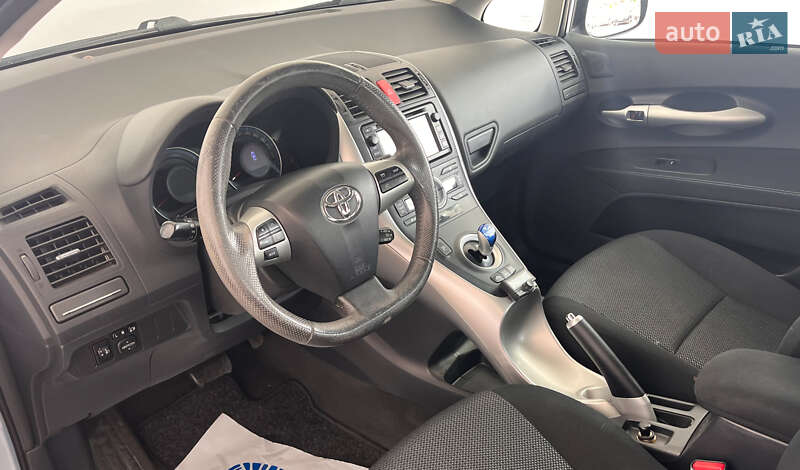 Хэтчбек Toyota Auris 2012 в Львове