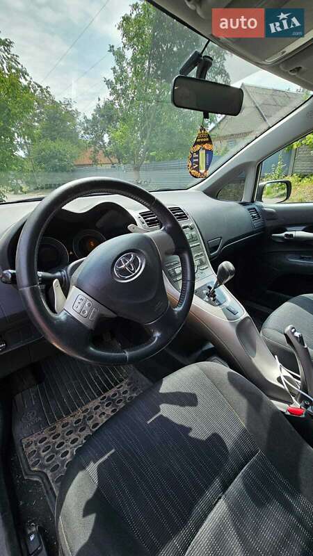 Хетчбек Toyota Auris 2008 в Дніпрі