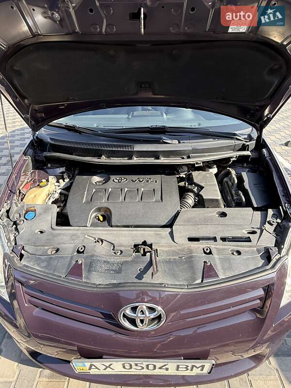Хэтчбек Toyota Auris 2011 в Харькове