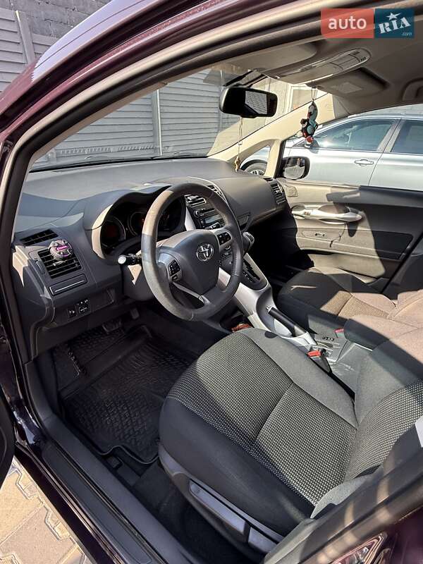 Хэтчбек Toyota Auris 2011 в Харькове