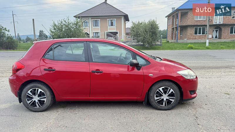Хэтчбек Toyota Auris 2009 в Новоселице