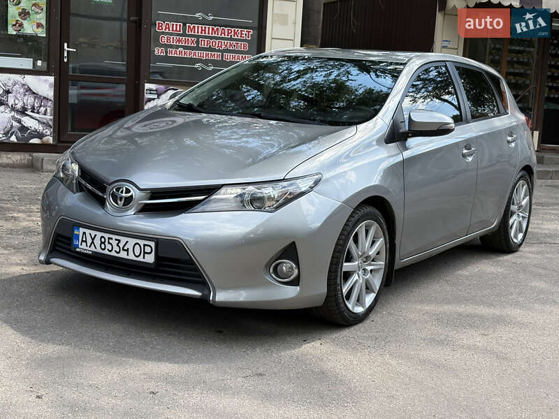 Toyota Auris 2015