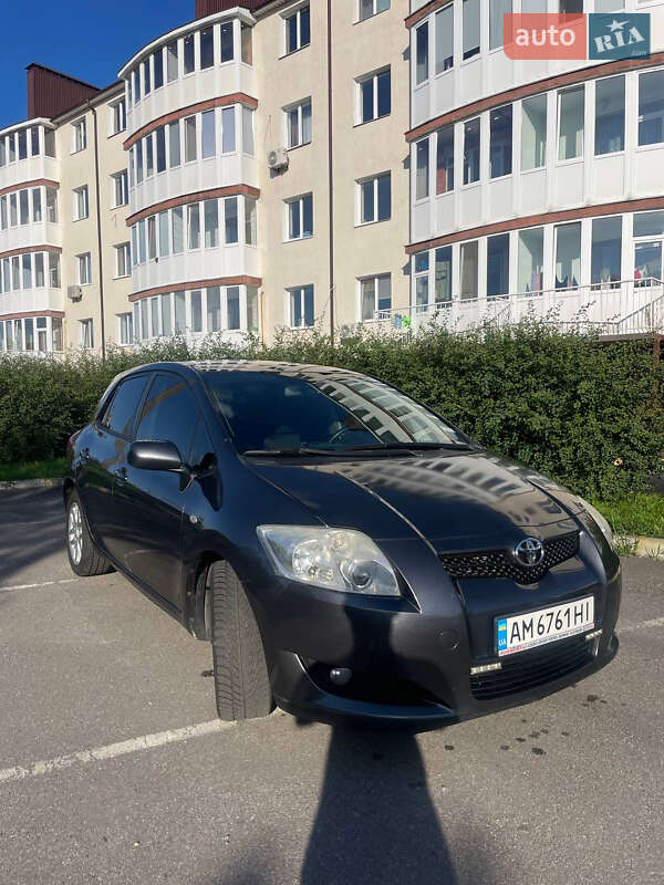 Хэтчбек Toyota Auris 2007 в 