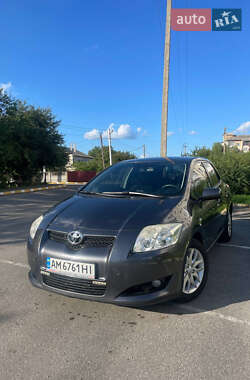 Хэтчбек Toyota Auris 2007 в 