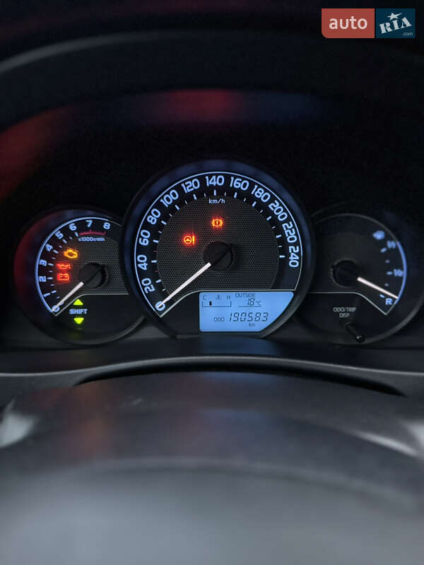 Хэтчбек Toyota Auris 2013 в Хмельницком фото 3 Хэтчбек Toyota Auris 2013 в Хмельницком