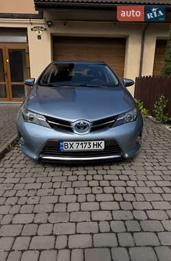 Хэтчбек Toyota Auris 2013 в 