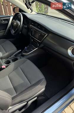 Хэтчбек Toyota Auris 2013 в 