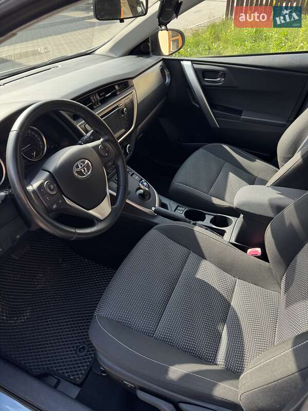 Хэтчбек Toyota Auris 2013 в Хмельницком