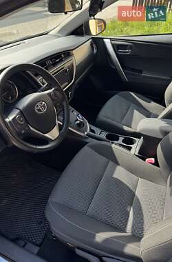 Хэтчбек Toyota Auris 2013 в 
