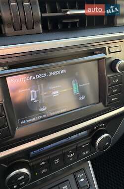 Хэтчбек Toyota Auris 2013 в 