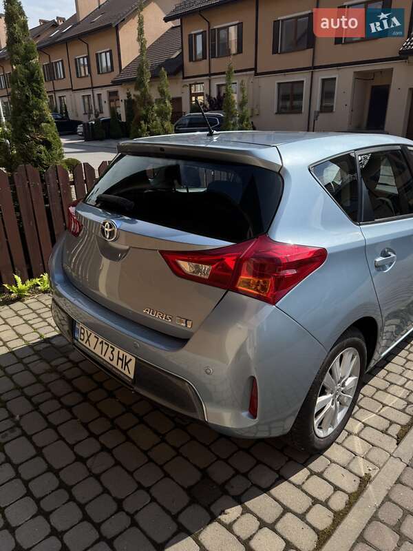 Хэтчбек Toyota Auris 2013 в Хмельницком