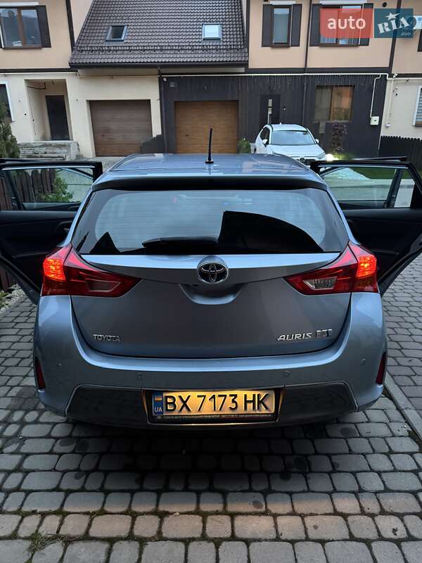 Хэтчбек Toyota Auris 2013 в Хмельницком