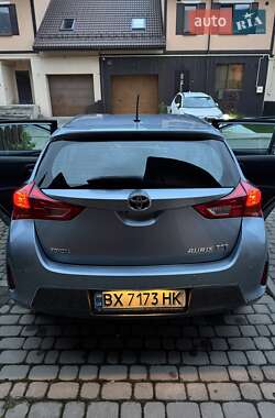 Хэтчбек Toyota Auris 2013 в 