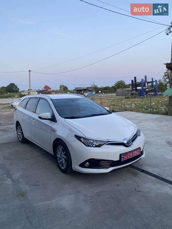 Универсал Toyota Auris 2016 в Калуше