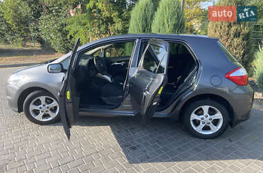 Хэтчбек Toyota Auris 2011 в Мироновке