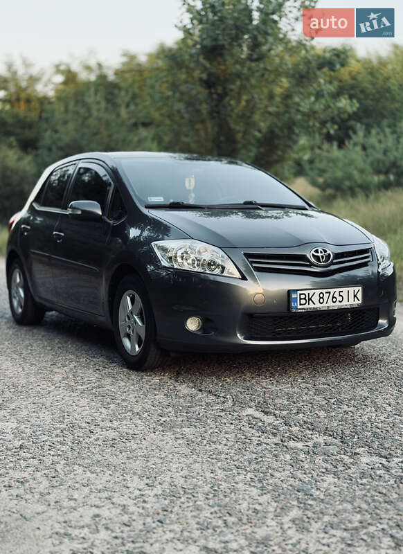 Хетчбек Toyota Auris 2012 в Черкасах