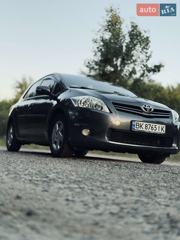 Toyota Auris 2012