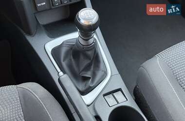 Хэтчбек Toyota Auris 2012 в 