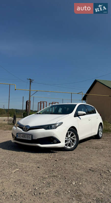 Хетчбек Toyota Auris 2016 в Чернівцях