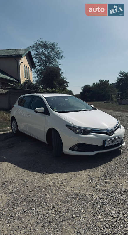 Хетчбек Toyota Auris 2016 в Чернівцях