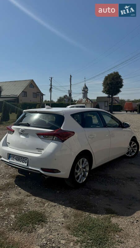 Хетчбек Toyota Auris 2016 в Чернівцях