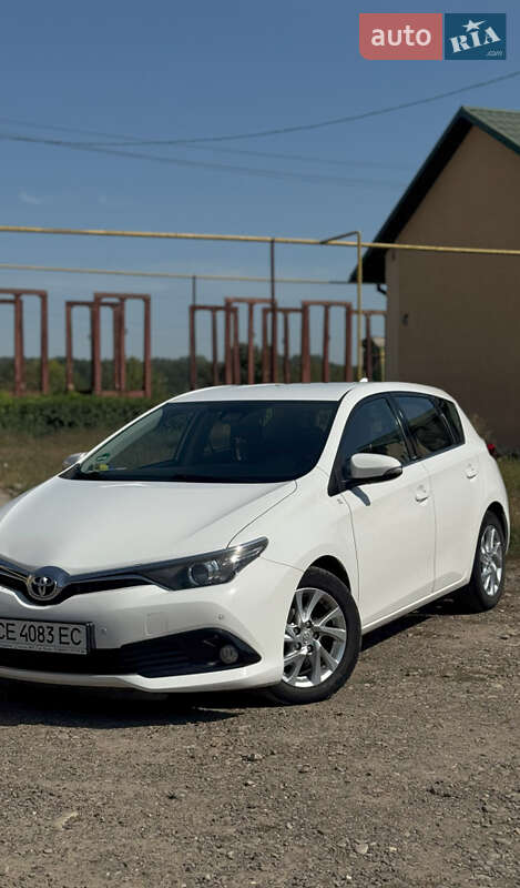 Хетчбек Toyota Auris 2016 в Чернівцях