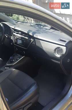 Хэтчбек Toyota Auris 2014 в 