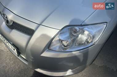 Хэтчбек Toyota Auris 2008 в 